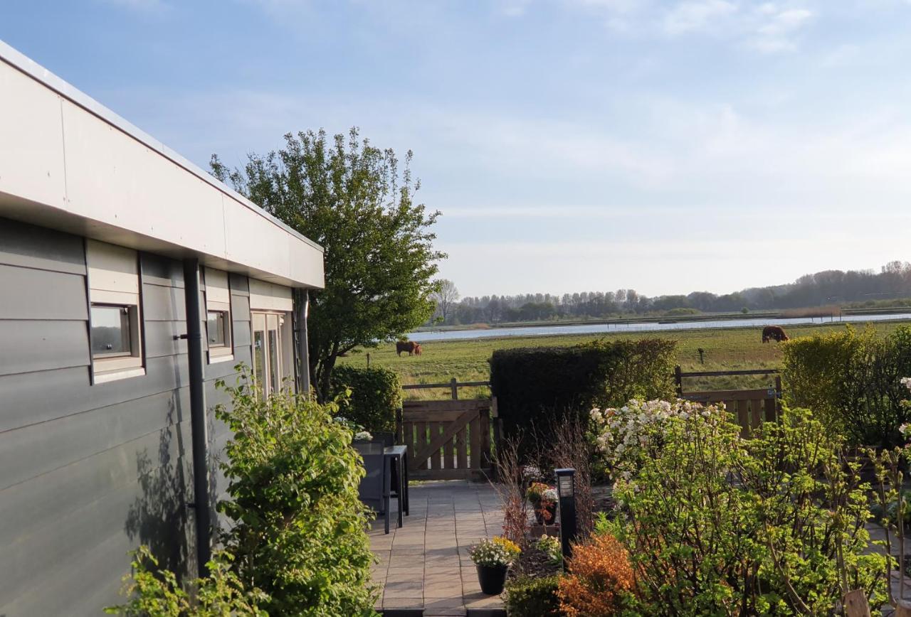 Cottage Geestmerambacht, Een Nieuw Vrijstaande Sfeervol En Landelijk Gelegen Vakantiewoning Koedijk Eksteriør billede